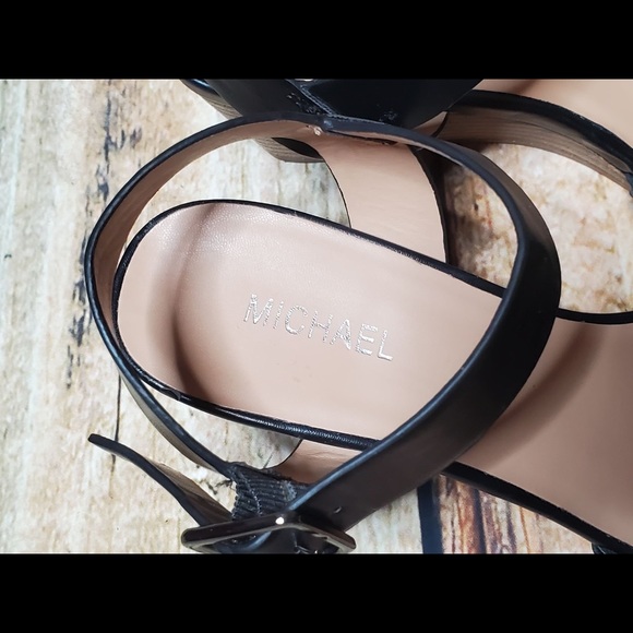 Michael Kors shoes size 7.5 - Picture 2 of 6